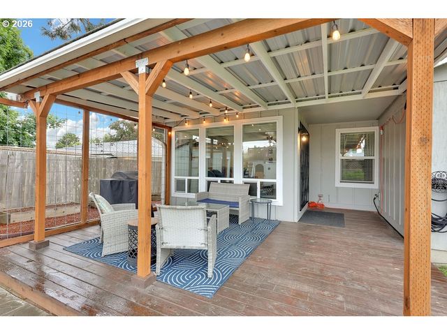 2278 ROSE BLOSSOM Dr, Springfield, OR 97477