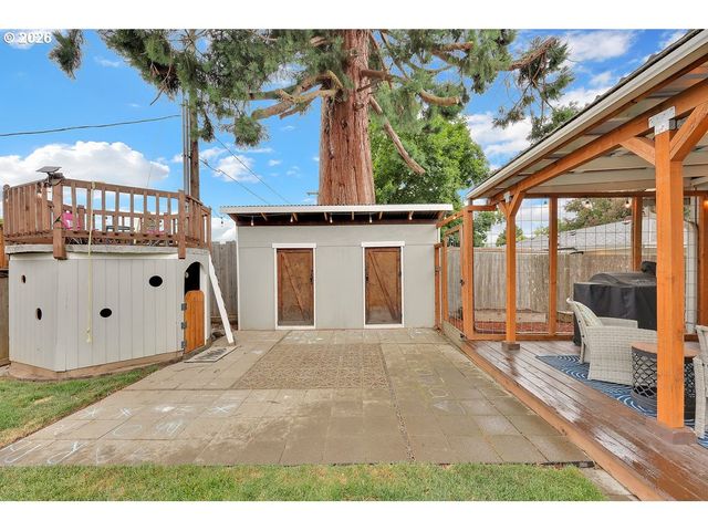 2278 ROSE BLOSSOM Dr, Springfield, OR 97477