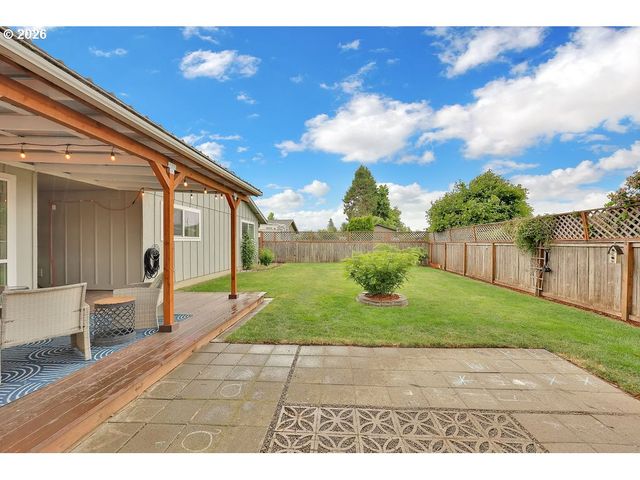 2278 ROSE BLOSSOM Dr, Springfield, OR 97477