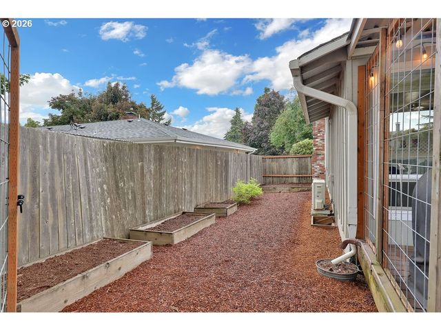 2278 ROSE BLOSSOM Dr, Springfield, OR 97477