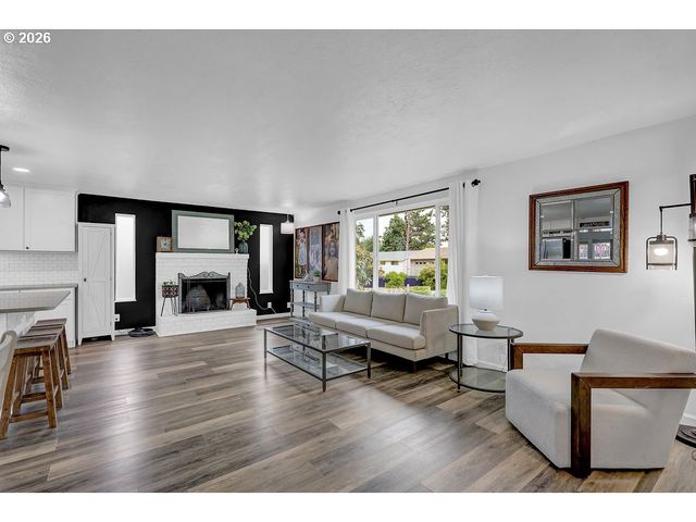 2278 ROSE BLOSSOM Dr, Springfield, OR 97477