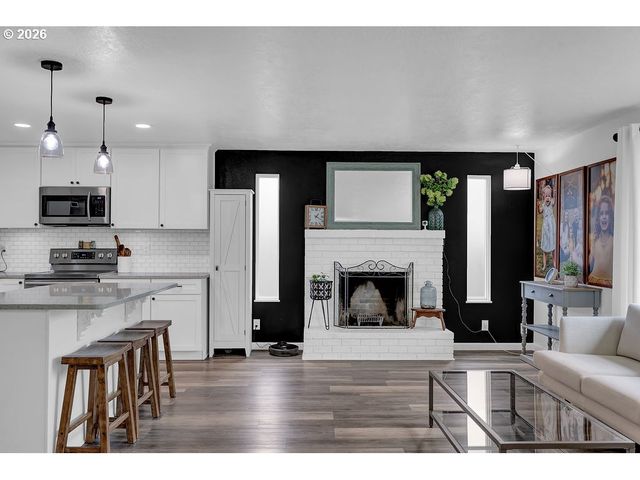 2278 ROSE BLOSSOM Dr, Springfield, OR 97477