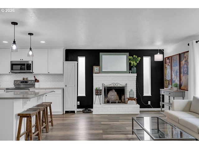 2278 ROSE BLOSSOM Dr, Springfield, OR 97477