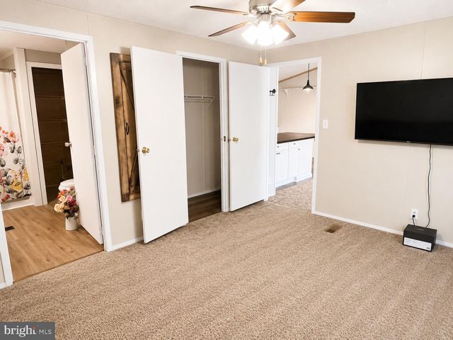 391 FANCY FILLY CIR, Martinsburg, WV 25403
