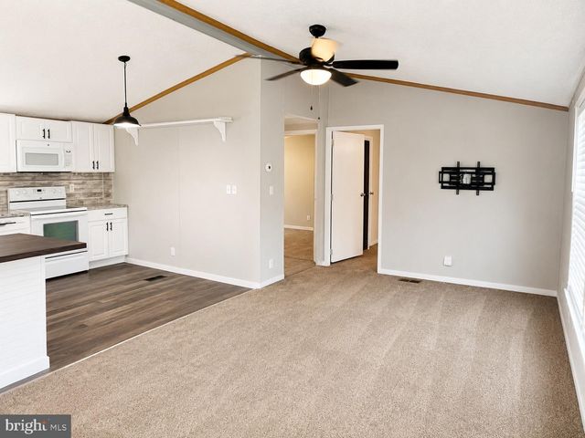 391 FANCY FILLY CIR, Martinsburg, WV 25403