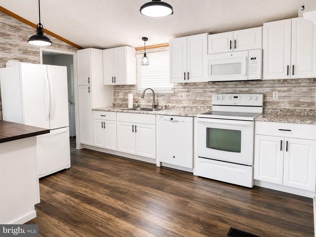 391 FANCY FILLY CIR, Martinsburg, WV 25403