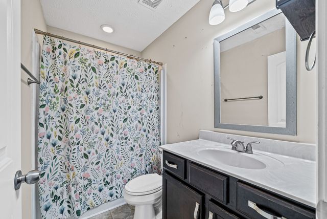 1132 Meachem Dr, Clarksville, TN 37042