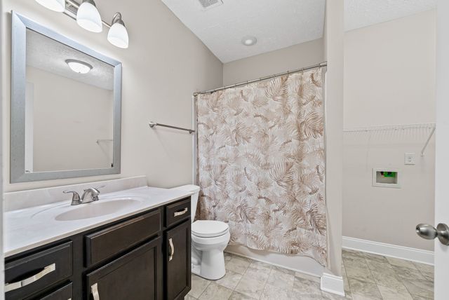 1132 Meachem Dr, Clarksville, TN 37042