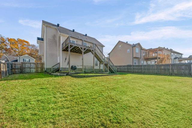 1132 Meachem Dr, Clarksville, TN 37042