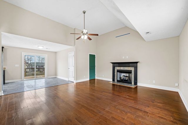 1132 Meachem Dr, Clarksville, TN 37042