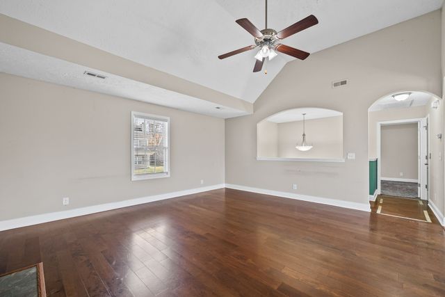 1132 Meachem Dr, Clarksville, TN 37042