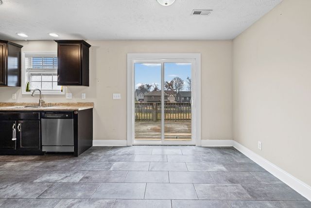 1132 Meachem Dr, Clarksville, TN 37042