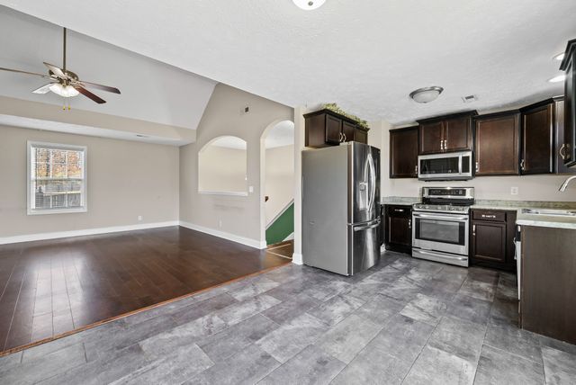 1132 Meachem Dr, Clarksville, TN 37042