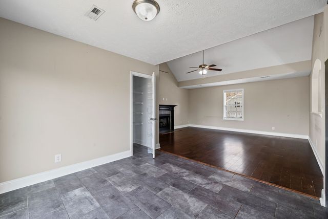 1132 Meachem Dr, Clarksville, TN 37042