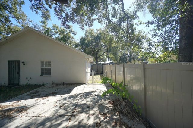 2416 E IDA STREET, Tampa, FL 33610