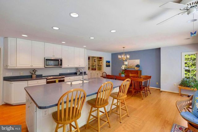 4007 WHISPERING LN, Annandale, VA 22003