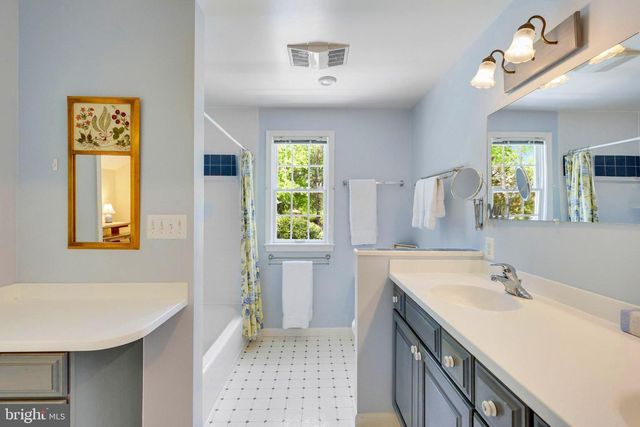 4007 WHISPERING LN, Annandale, VA 22003