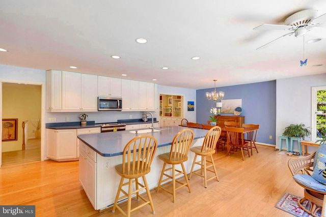 4007 WHISPERING LN, Annandale, VA 22003