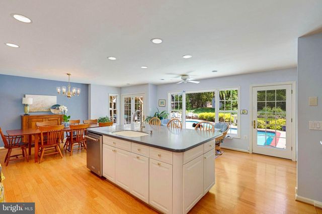 4007 WHISPERING LN, Annandale, VA 22003