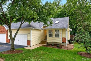 1909 King Arthur Court, St Louis, MO 63146