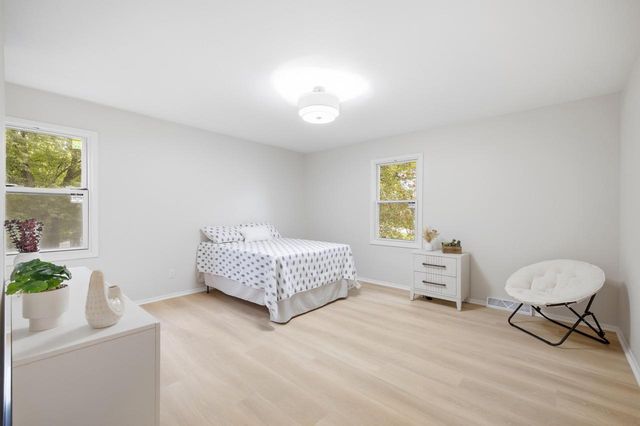 21195 Bramblewood TRAIL, Brookfield, WI 53045