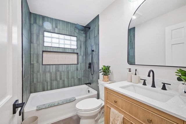 21195 Bramblewood TRAIL, Brookfield, WI 53045