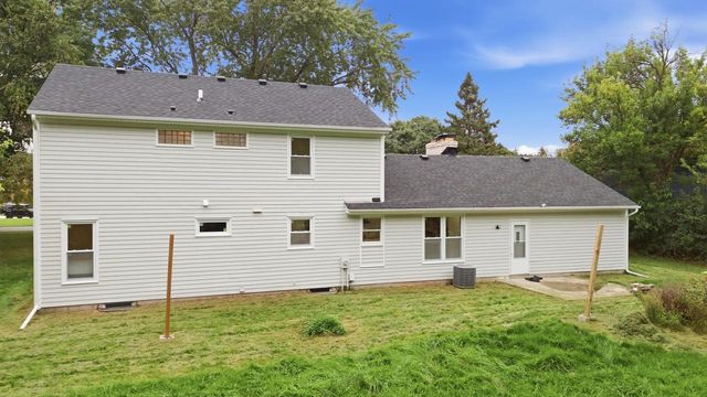 21195 Bramblewood TRAIL, Brookfield, WI 53045