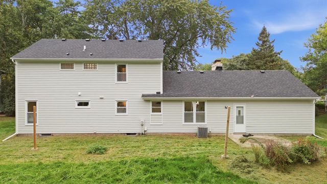 21195 Bramblewood TRAIL, Brookfield, WI 53045