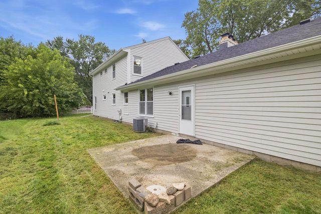 21195 Bramblewood TRAIL, Brookfield, WI 53045