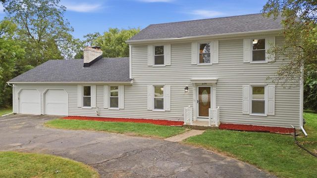 21195 Bramblewood TRAIL, Brookfield, WI 53045