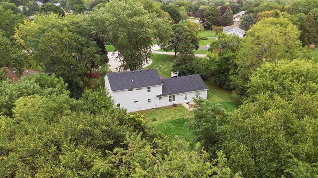 21195 Bramblewood TRAIL, Brookfield, WI 53045