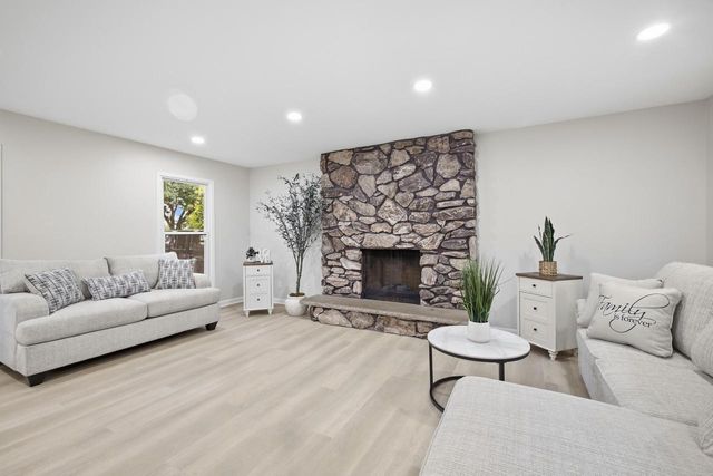 21195 Bramblewood TRAIL, Brookfield, WI 53045