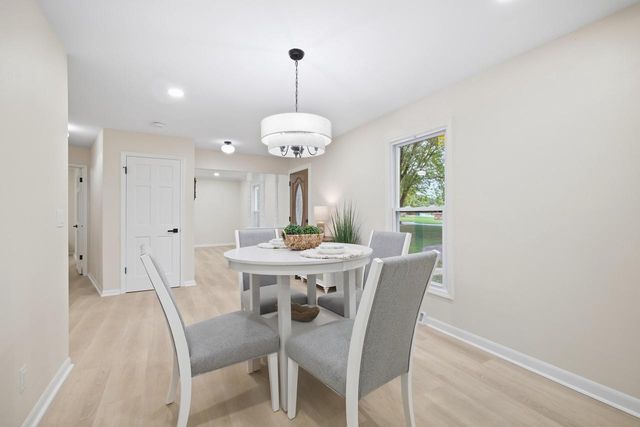 21195 Bramblewood TRAIL, Brookfield, WI 53045