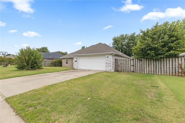 1320 Pinot, Centerton, AR 72719