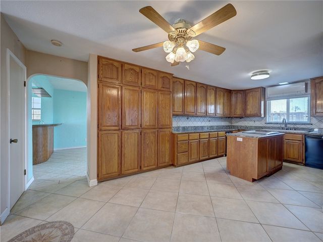 15317 Caravel Dr, Corpus Christi, TX 78418