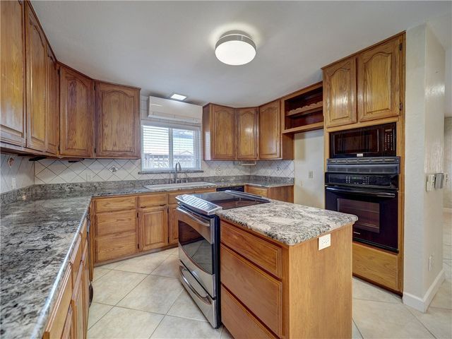 15317 Caravel Dr, Corpus Christi, TX 78418