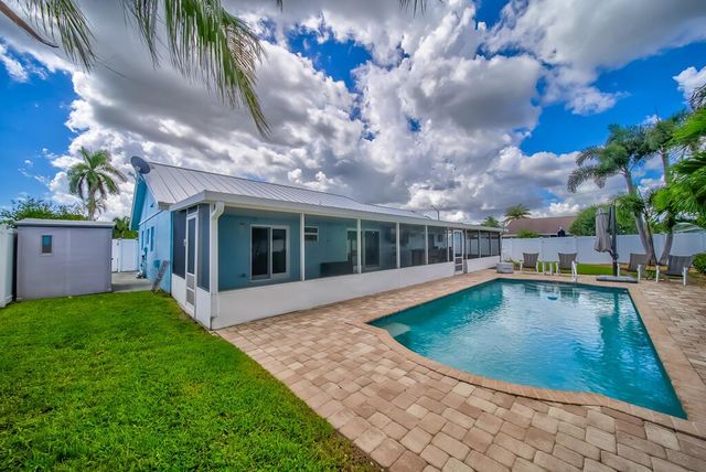 841 NW 8th Way, Boynton Beach, FL 33426