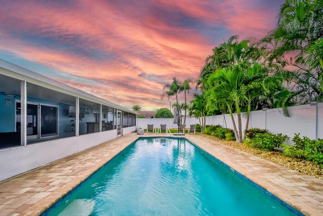 841 NW 8th Way, Boynton Beach, FL 33426