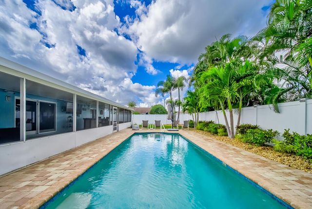 841 NW 8th Way, Boynton Beach, FL 33426