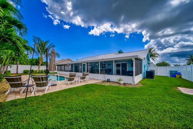 841 NW 8th Way, Boynton Beach, FL 33426