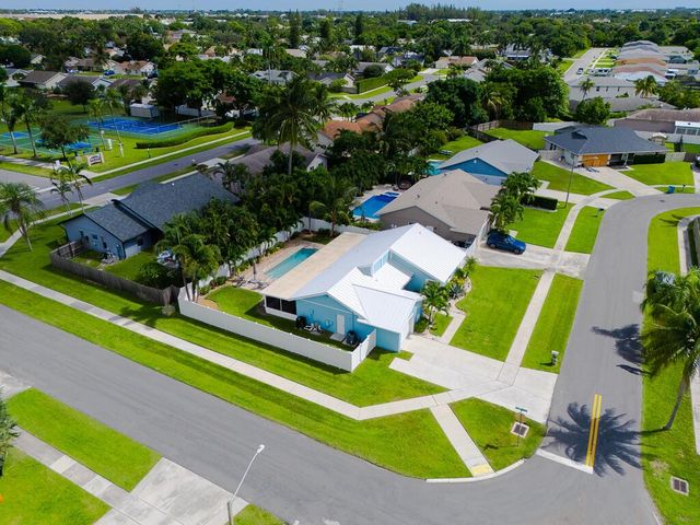 841 NW 8th Way, Boynton Beach, FL 33426