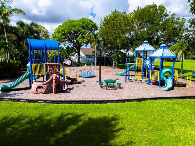 841 NW 8th Way, Boynton Beach, FL 33426