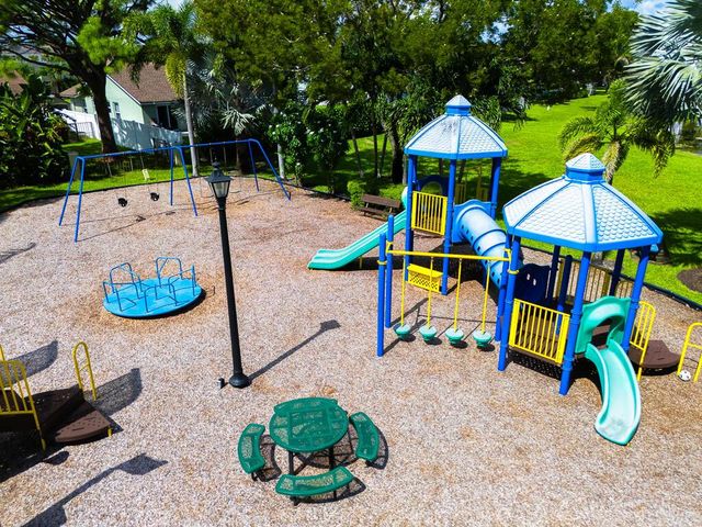 841 NW 8th Way, Boynton Beach, FL 33426