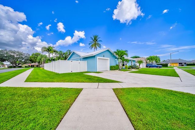841 NW 8th Way, Boynton Beach, FL 33426