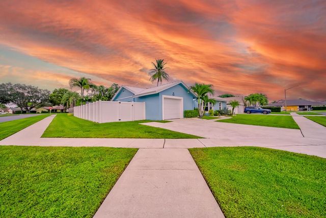841 NW 8th Way, Boynton Beach, FL 33426