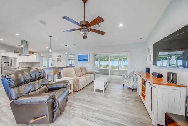 841 NW 8th Way, Boynton Beach, FL 33426