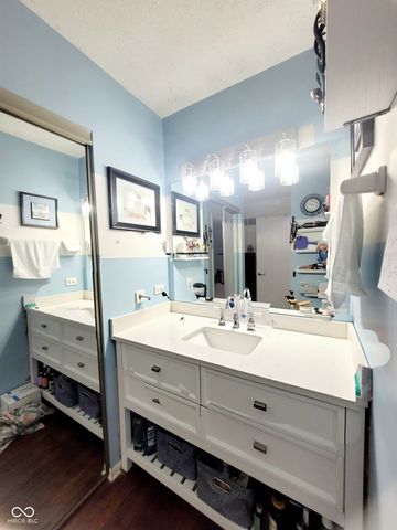 7811 Harbour Isle 42, Indianapolis, IN 46240