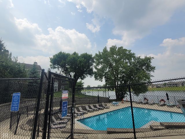 7811 Harbour Isle 42, Indianapolis, IN 46240