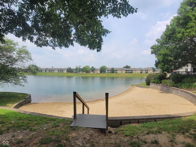 7811 Harbour Isle 42, Indianapolis, IN 46240