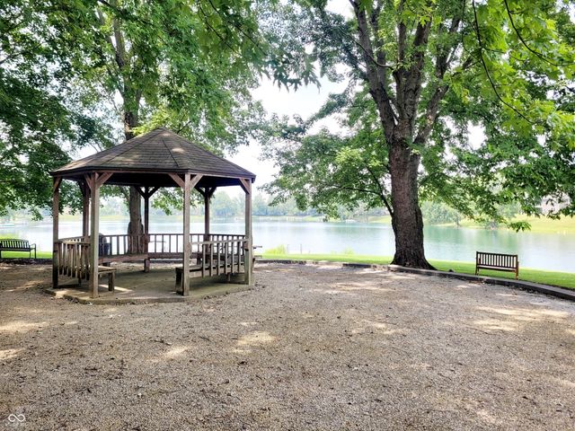 7811 Harbour Isle 42, Indianapolis, IN 46240